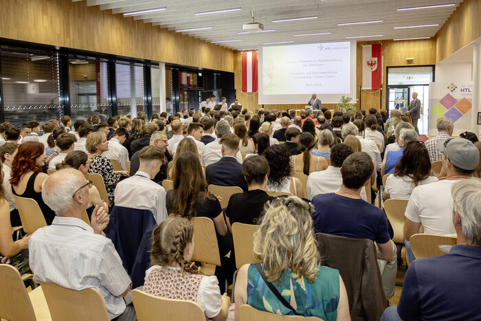 Zeugnis-Feierlichkeit für unsere Abschlussklassen – HTL Anichstraße