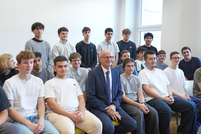 Landeshauptmann Anton Mattle zu Besuch an der HTL Anichstraße – HTL Anichstraße Landeshauptmann Anton Mattle zu Besuch an der HTL Anichstraße – HTL Anichstraße