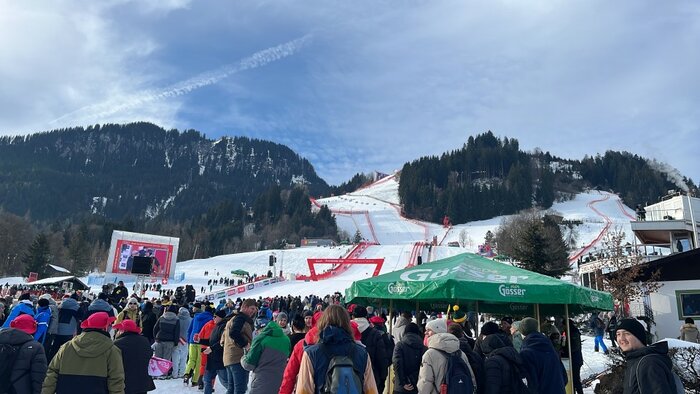 Die 2bHEL beim Hahnenkamm-Rennen in Kitzbühel – HTL Anichstraße