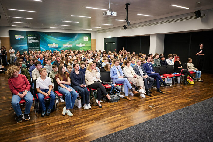 Erfolg beim „Biber der Informatik“: Yehor Pashkovskyi (2BHEL) holt österreichweiten 1. Platz – HTL Anichstraße Erfolg beim „Biber der Informatik“: Yehor Pashkovskyi (2BHEL) holt österreichweiten 1. Platz – HTL Anichstraße