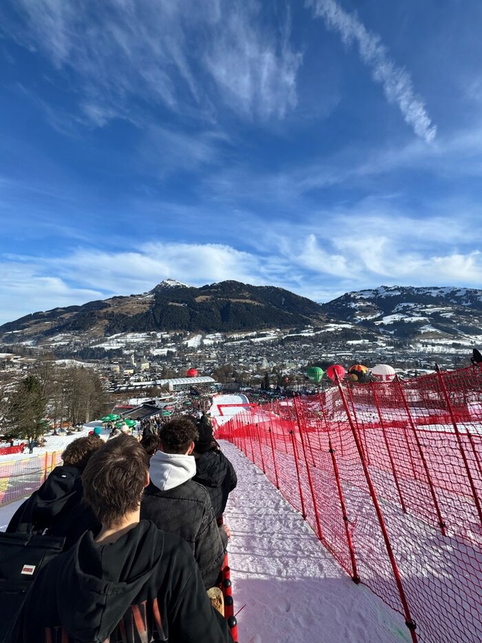 Die 2bHEL beim Hahnenkamm-Rennen in Kitzbühel – HTL Anichstraße